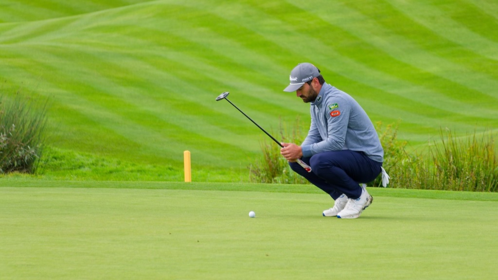 Se prépare avant de putter, rituel