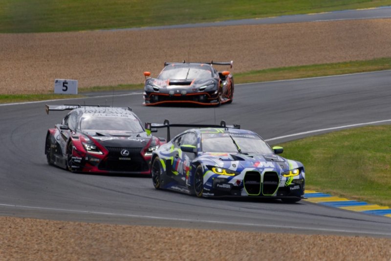 BMW LMGT3 du côté de l'enchainement des Esses